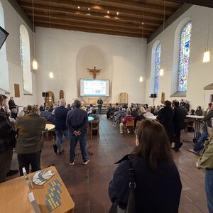 Blick in die volle Kirche bei der Innenstadtkonferenz Elberfeld