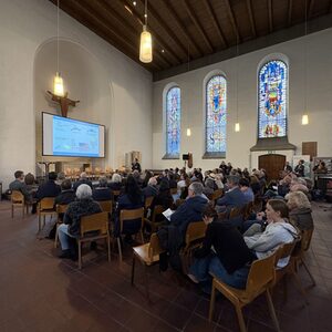 Blick in die volle Kirche bei der Innenstadtkonferenz Elberfeld