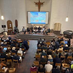 Blick in die volle Kirche bei der Innenstadtkonferenz Elberfeld