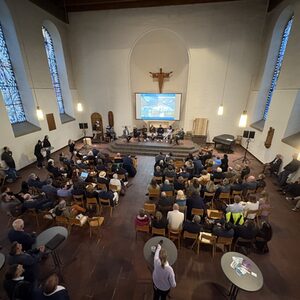 Blick in die volle Kirche bei der Innenstadtkonferenz Elberfeld