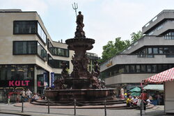 Blick auf den Neptunbrunnen in Elberfeld